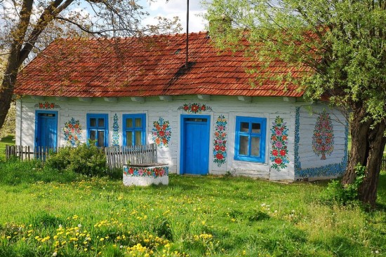 全球最惊艳小村庄：波兰手绘村用色彩装点家园