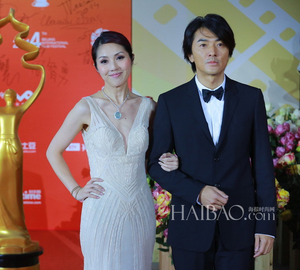杨千嬅与郑伊健亮相2014年第四届北京国际电影节的闭幕式红毯