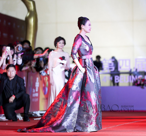 章子怡亮相2014年第四届北京国际电影节的闭幕式红毯