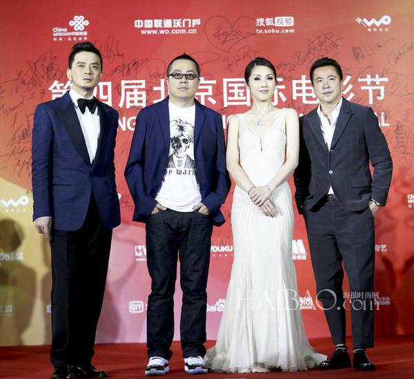 杨千嬅、黄耀明携电影《小团圆》剧组亮相2014年第四届北京国际电影节的闭幕式红毯