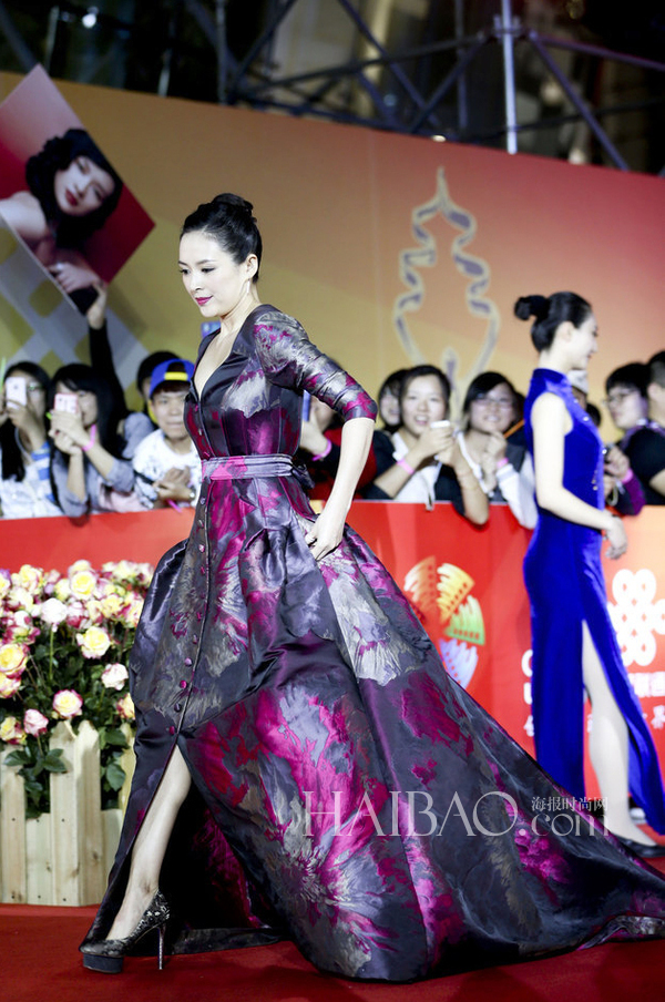 章子怡亮相2014年第四届北京国际电影节的闭幕式红毯