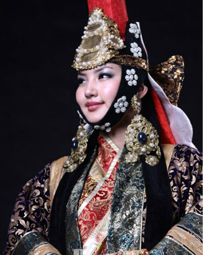 蒙古美女会穿衣 盘点其端午节民族服饰