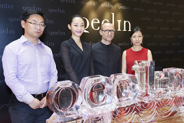 麒麟珠宝 (Qeelin) 品牌及南京德基高层与白百何一同为Qeelin十周年高级珠宝巡展开幕注酒