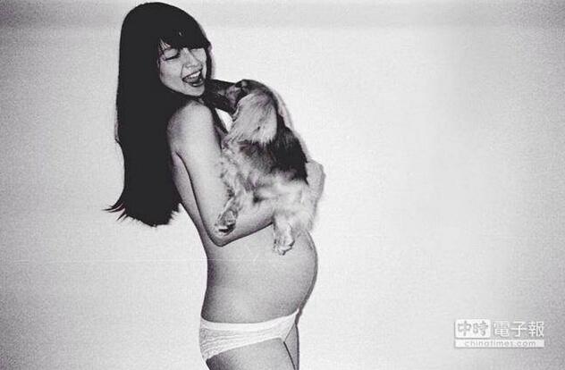 台湾女星林舒语怀孕8个月仅着内裤拍孕妈写真