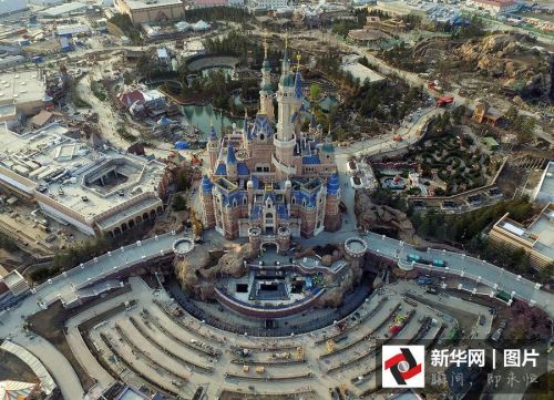 航拍上海迪士尼 ＂奇幻城堡＂已拆除脚手架