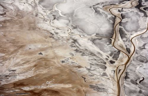 美国飞行员高空航拍死亡谷 独特景色震撼人心