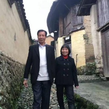 浙江富翁借宿结识农妇 放弃海外亿万资产与其结婚