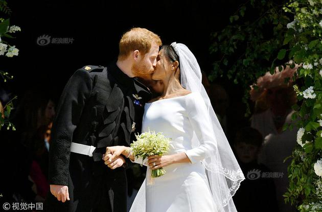 英国哈里王子大婚 新郎新娘甜蜜非常
