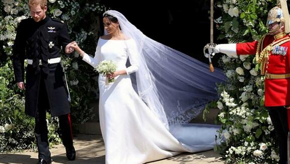 梅根和哈里王子大婚 Givenchy纪梵希卖疯了！