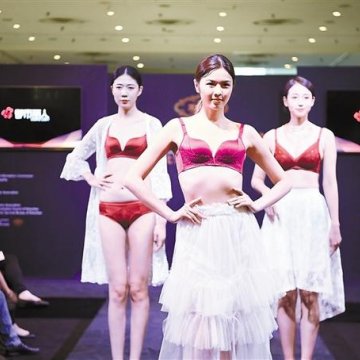 深圳内衣企业抱团亮相纽约国际展 展示深圳时尚形象